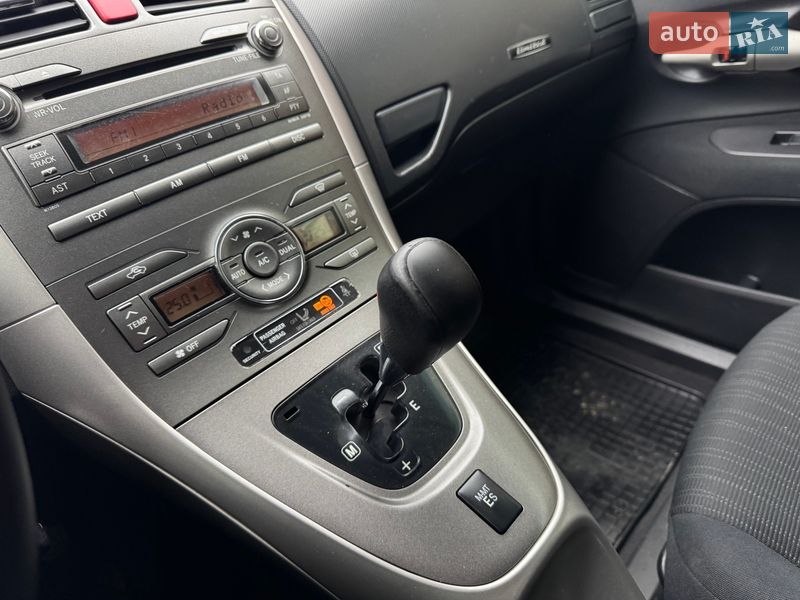 Хэтчбек Toyota Auris 2008 в Виннице