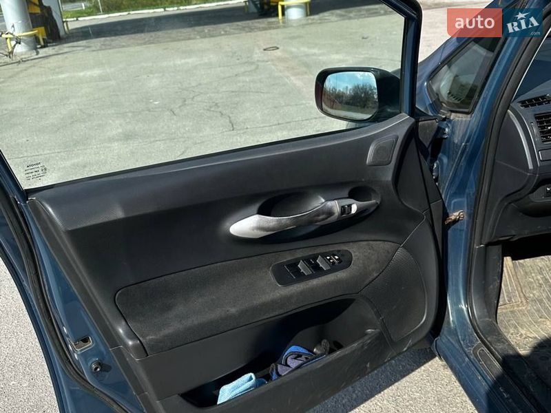 Хэтчбек Toyota Auris 2007 в Днепре