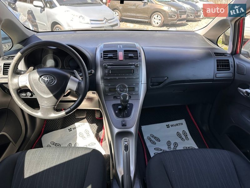 Хэтчбек Toyota Auris 2007 в Смеле