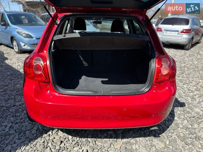 Хэтчбек Toyota Auris 2007 в Смеле