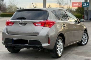 Хэтчбек Toyota Auris 2013 в Днепре