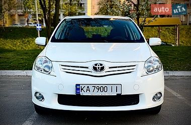 Хэтчбек Toyota Auris 2011 в Киеве