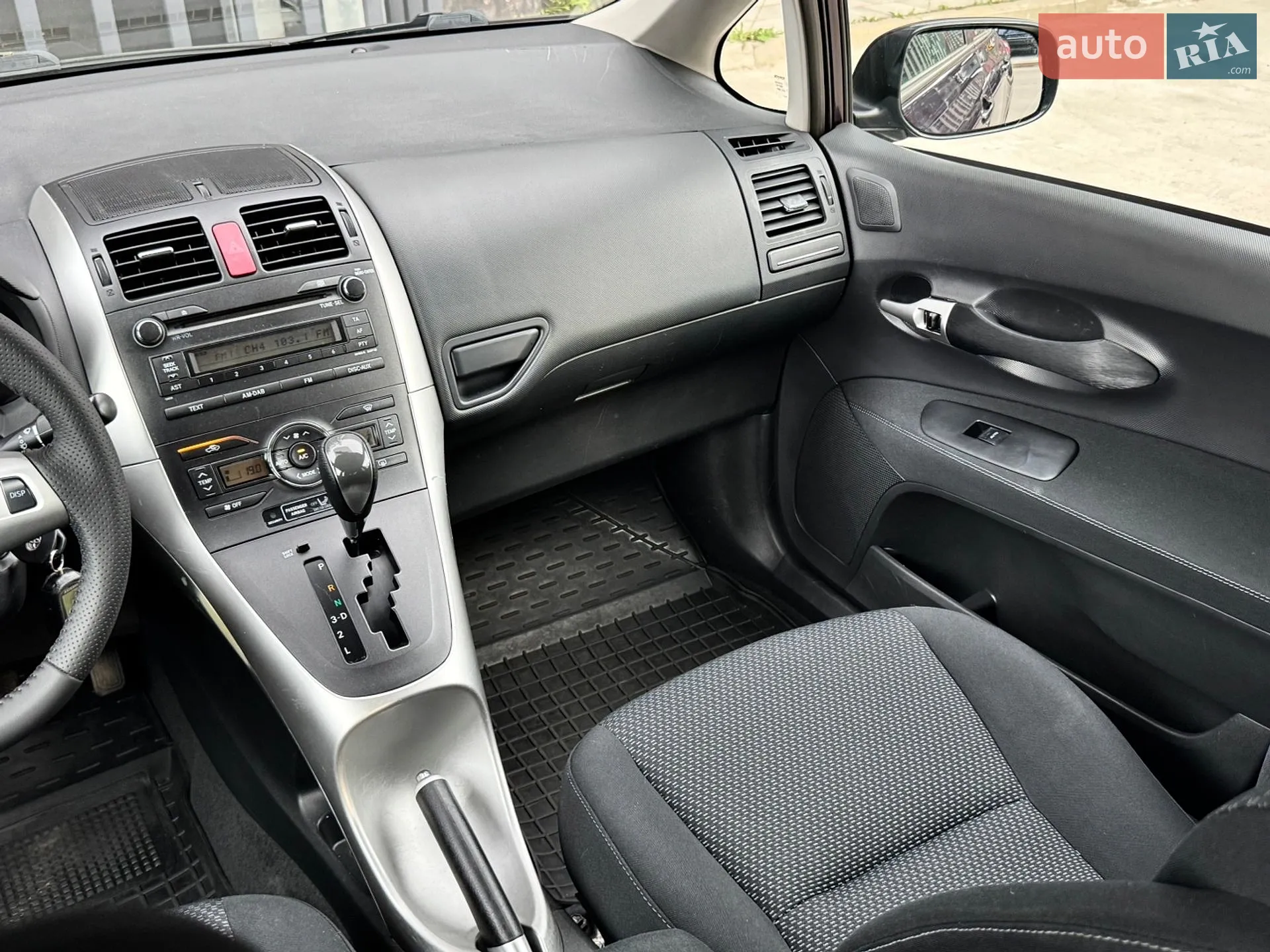2011 Toyota Auris - мініатюра 38