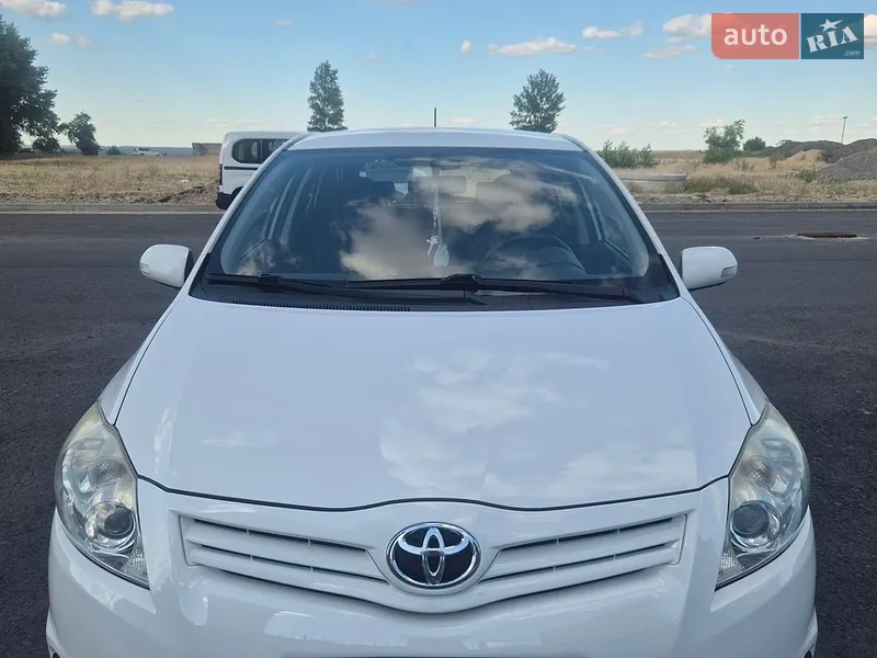 Toyota Auris 2011