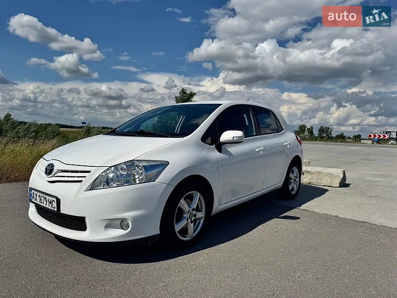 Toyota Auris 2011