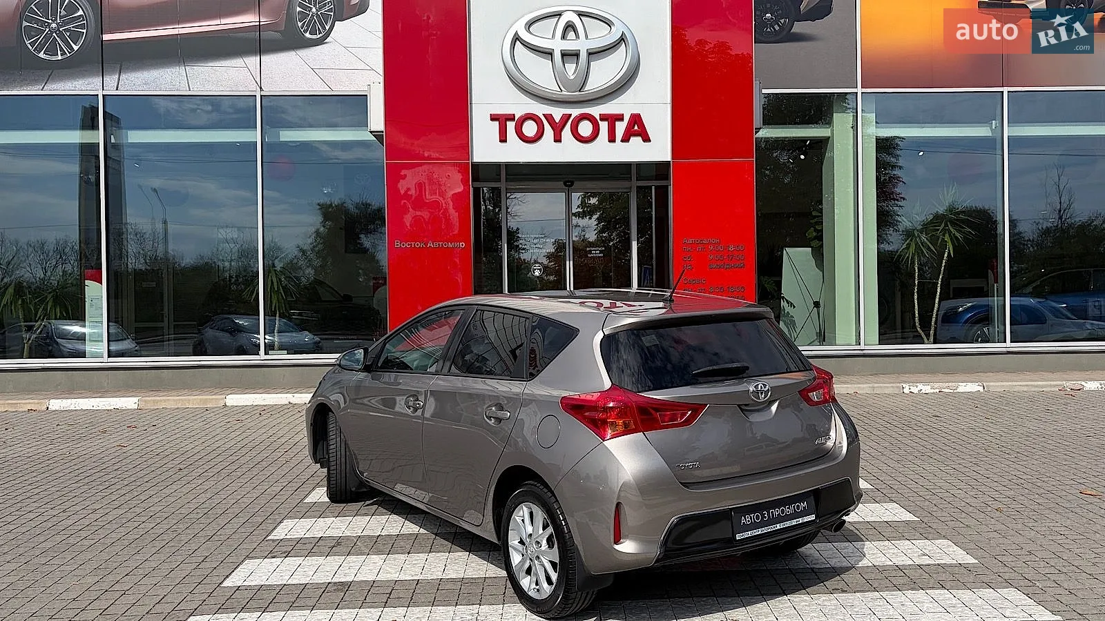 2012 Toyota Auris - мініатюра 2