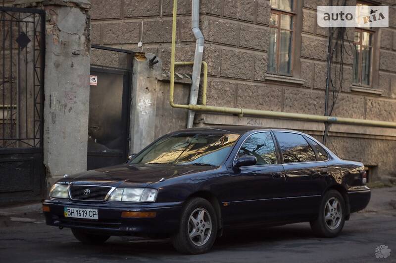 Седан Toyota Avalon 1999 в Одесі