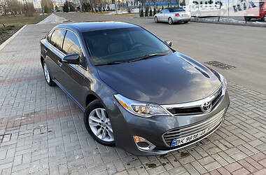 Седан Toyota Avalon 2015 в Киеве