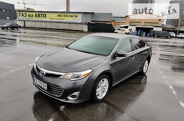 Седан Toyota Avalon 2015 в Киеве