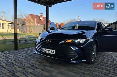 Седан Toyota Avalon 2019 в Киеве