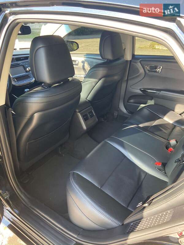 Седан Toyota Avalon 2016 в Львові