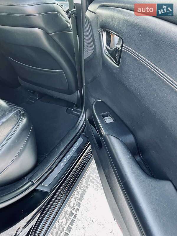 Седан Toyota Avalon 2014 в Киеве