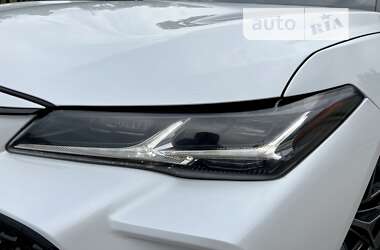 Седан Toyota Avalon 2021 в 