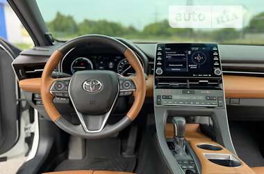 Седан Toyota Avalon 2021 в 