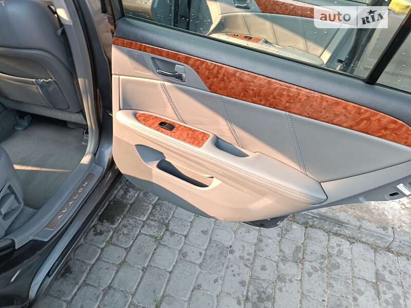 Седан Toyota Avalon 2007 в Львове