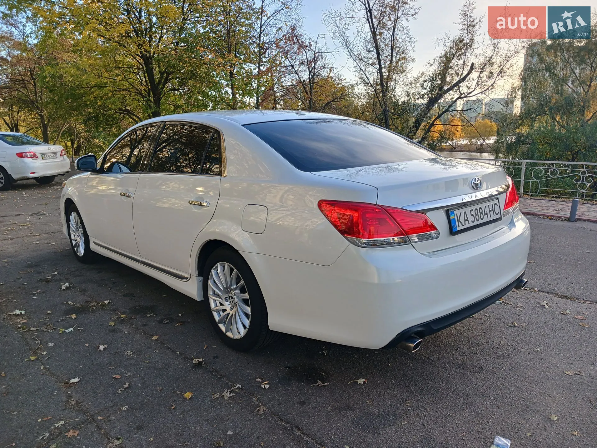 2010 Toyota Avalon - мініатюра 11