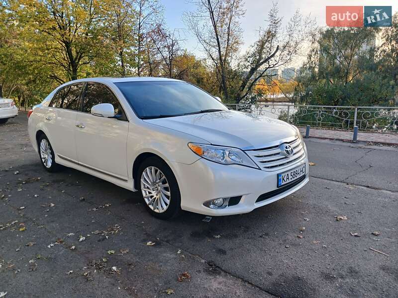 Седан Toyota Avalon 2010 в Києві