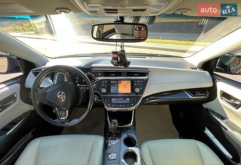 Седан Toyota Avalon 2013 в Львове