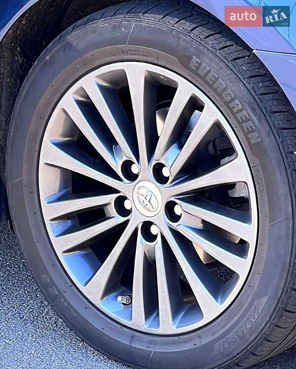 Седан Toyota Avalon 2013 в Львове