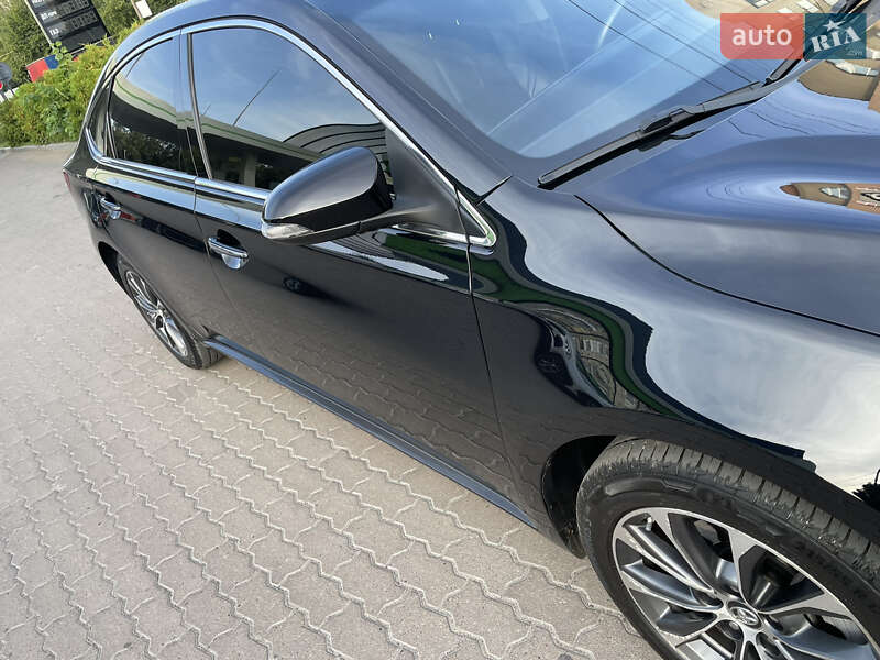 Седан Toyota Avalon 2016 в Дубно