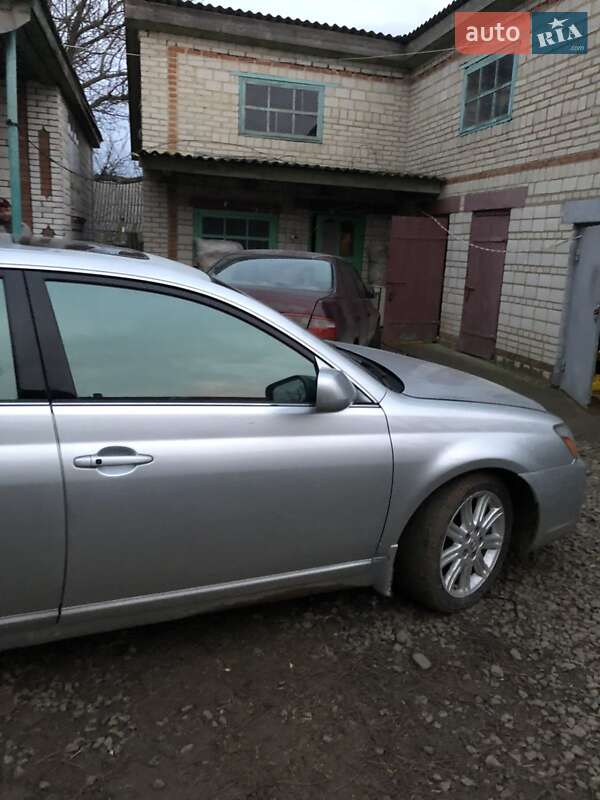 Седан Toyota Avalon 2006 в Теплике