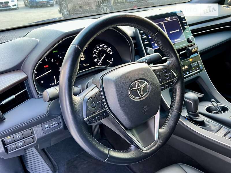 Седан Toyota Avalon 2018 в Киеве