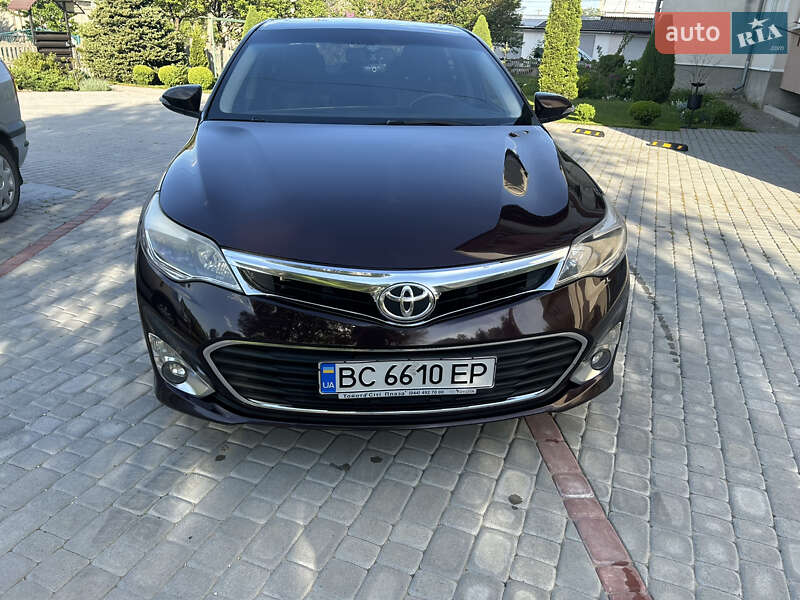 Седан Toyota Avalon 2013 в Золочеве