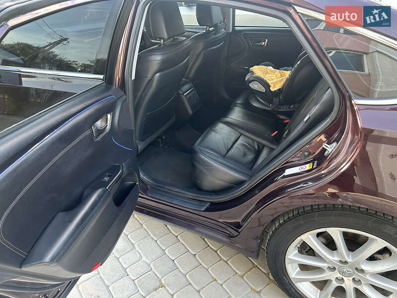 Седан Toyota Avalon 2013 в Золочеві