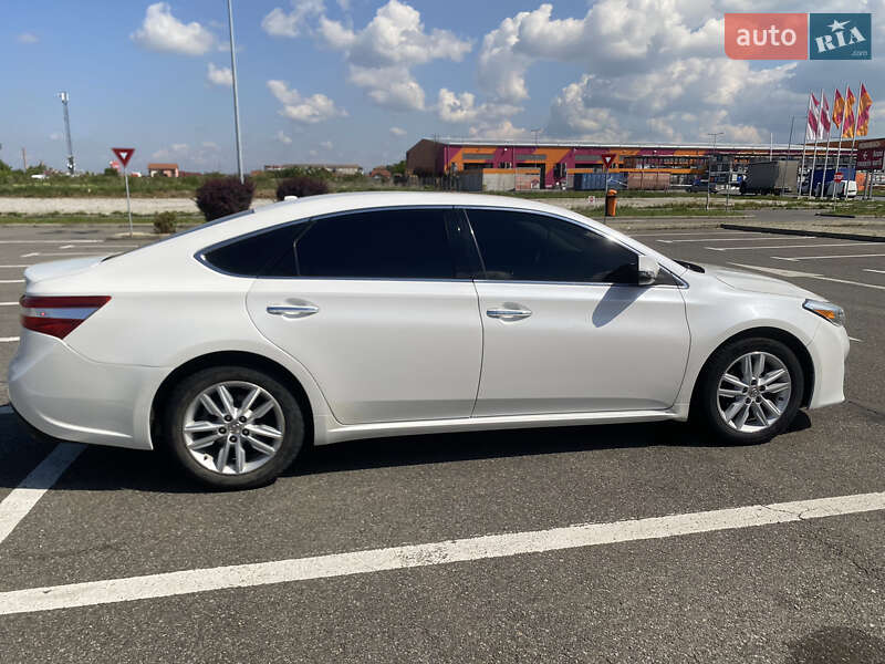 Седан Toyota Avalon 2015 в Мукачевому