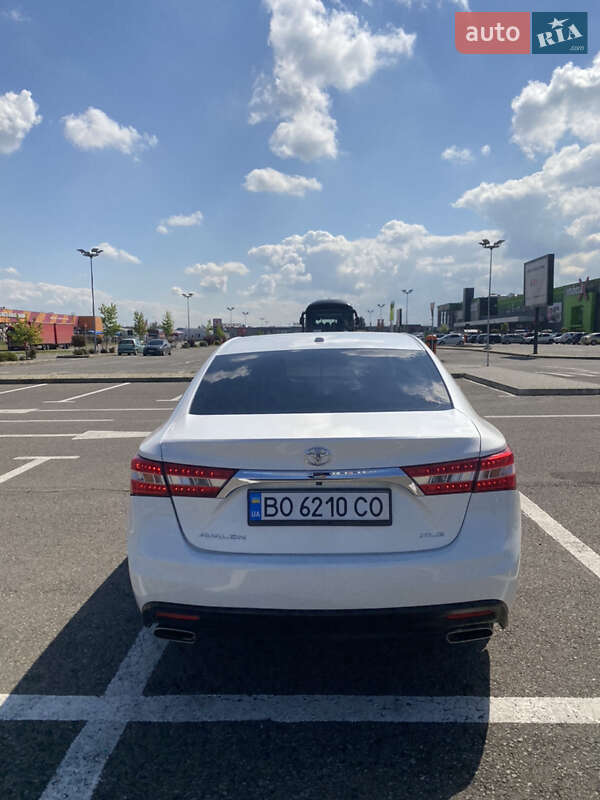 Седан Toyota Avalon 2015 в Мукачевому