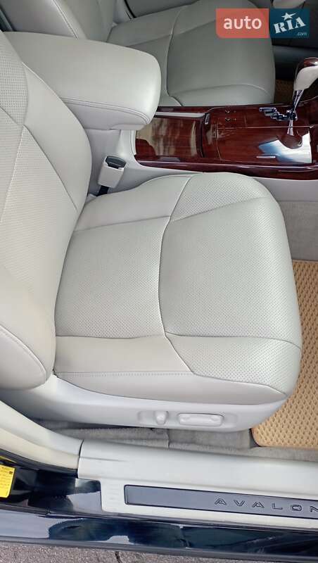 Седан Toyota Avalon 2007 в Куликівці