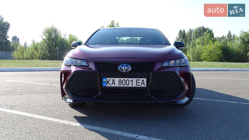 Седан Toyota Avalon 2019 в Киеве
