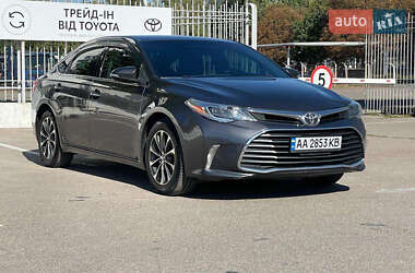 Седан Toyota Avalon 2015 в 
