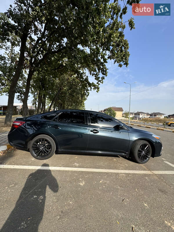 Седан Toyota Avalon 2016 в Киеве