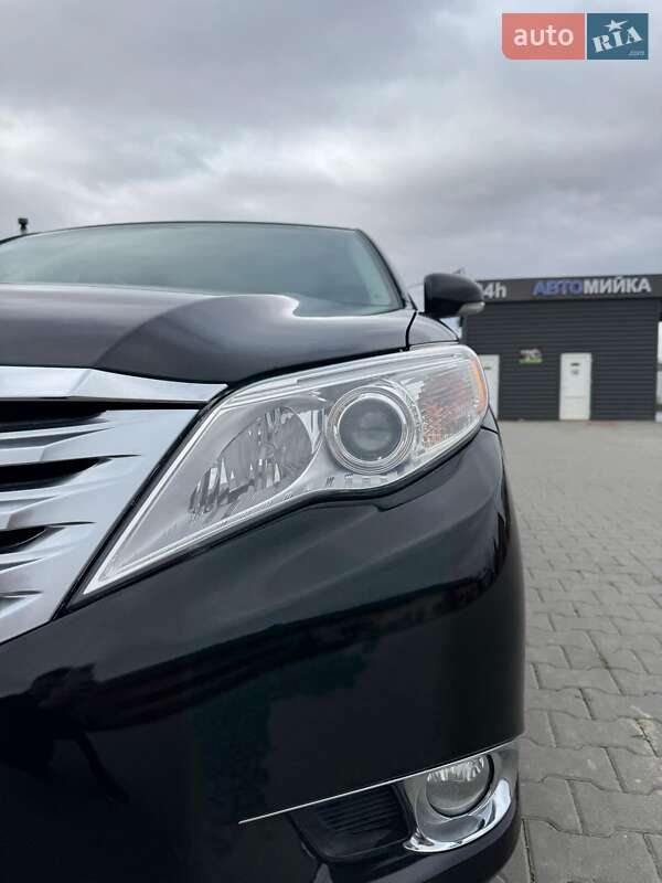 Седан Toyota Avalon 2011 в Косове