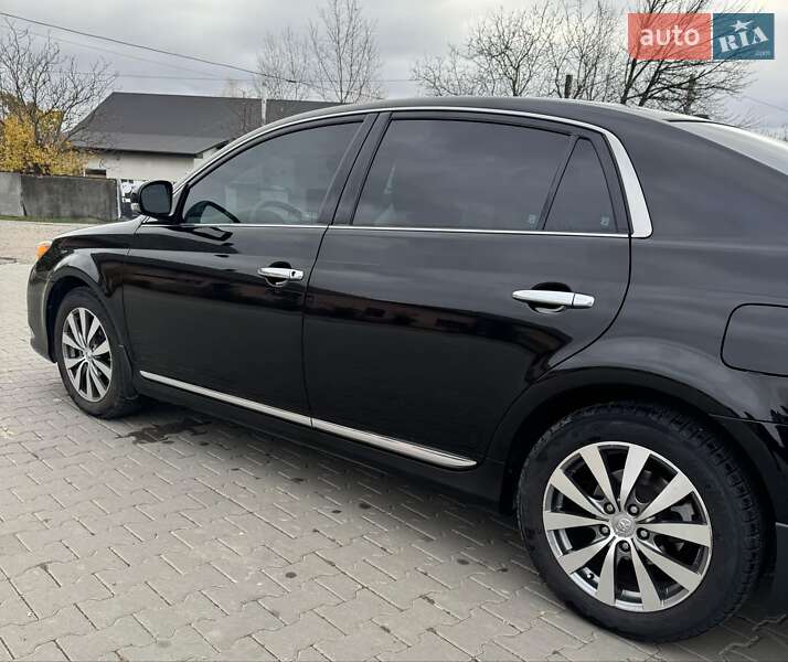 Седан Toyota Avalon 2011 в Косове