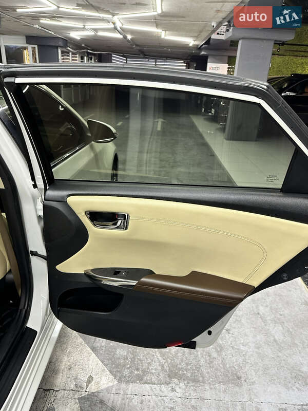 Седан Toyota Avalon 2016 в Одесі