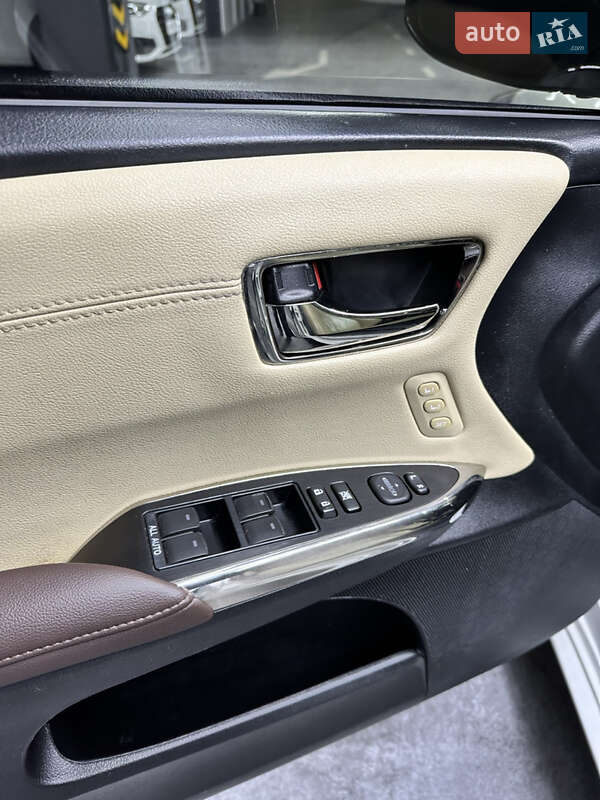 Седан Toyota Avalon 2016 в Одесі