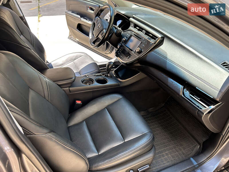 Седан Toyota Avalon 2016 в Володимирі