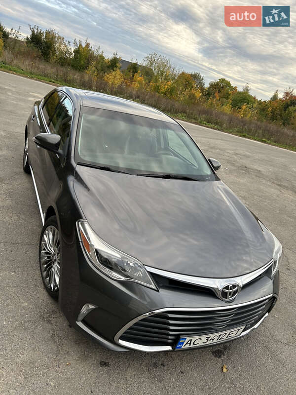 Седан Toyota Avalon 2016 в Володимирі