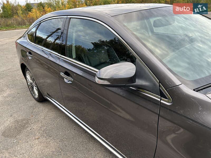 Седан Toyota Avalon 2016 в Володимирі