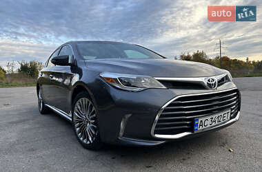 Седан Toyota Avalon 2016 в Володимирі