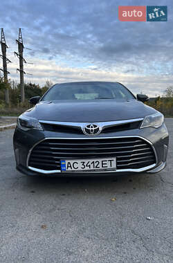 Седан Toyota Avalon 2016 в Володимирі