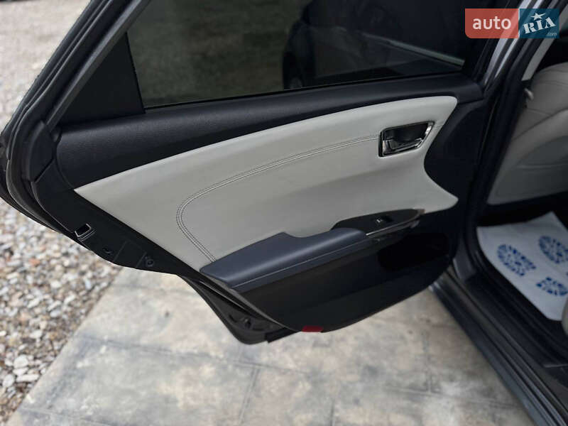 Седан Toyota Avalon 2013 в Ивано-Франковске