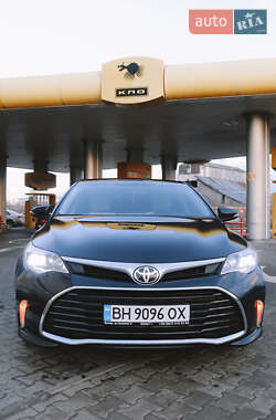 Седан Toyota Avalon 2015 в 