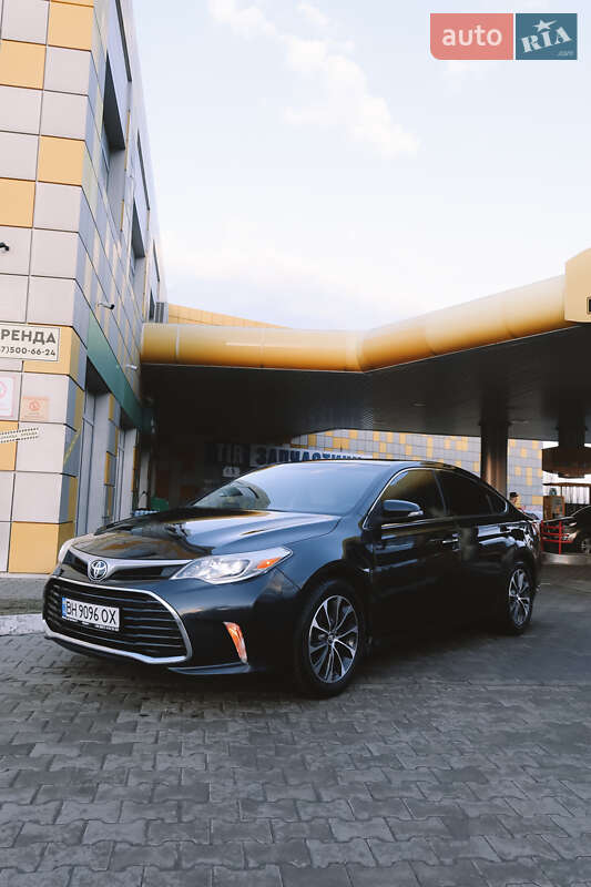 Седан Toyota Avalon 2015 в 
