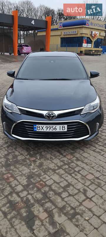 Седан Toyota Avalon 2018 в Хмельницькому