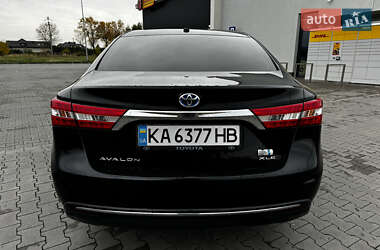 Седан Toyota Avalon 2015 в 