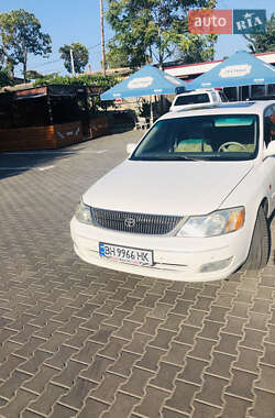 Седан Toyota Avalon 2002 в Измаиле