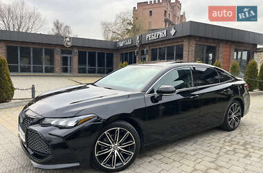 Седан Toyota Avalon 2018 в Львове